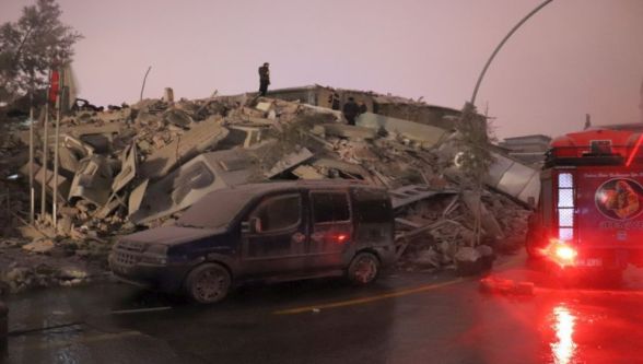 "Depremde domino etkisiyle otel yıkılmıştır" Savunması